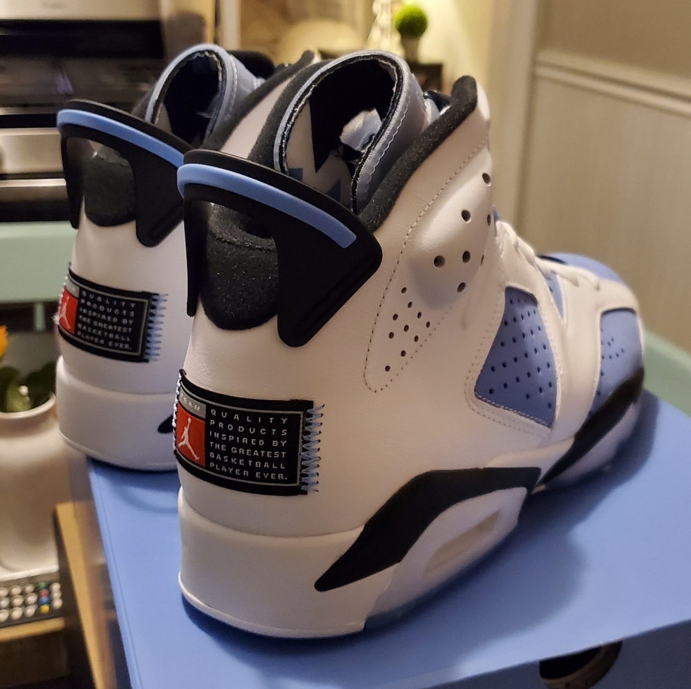 Jordan 6 UNC - Picture 3 of 5